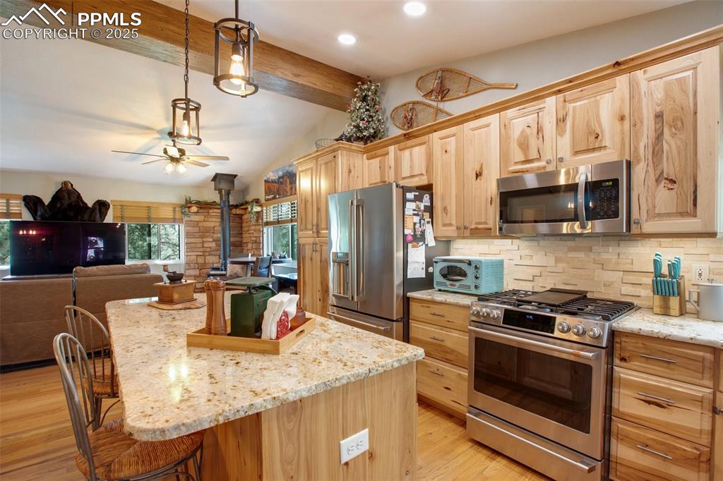 Image 10 of 32: Kitchen