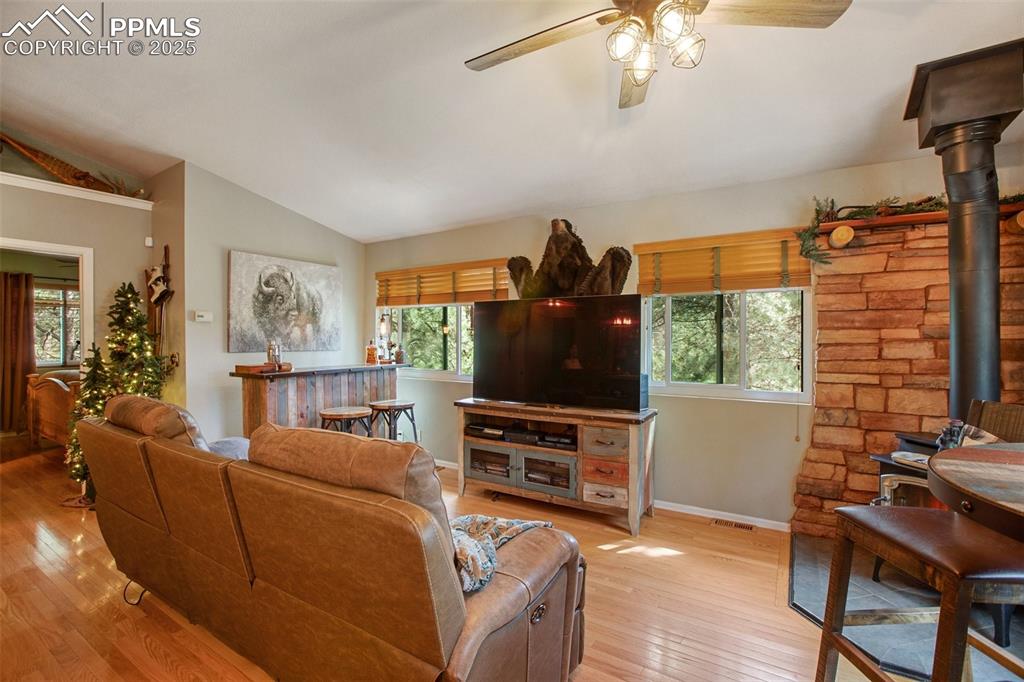 Image 14 of 32: Living Room