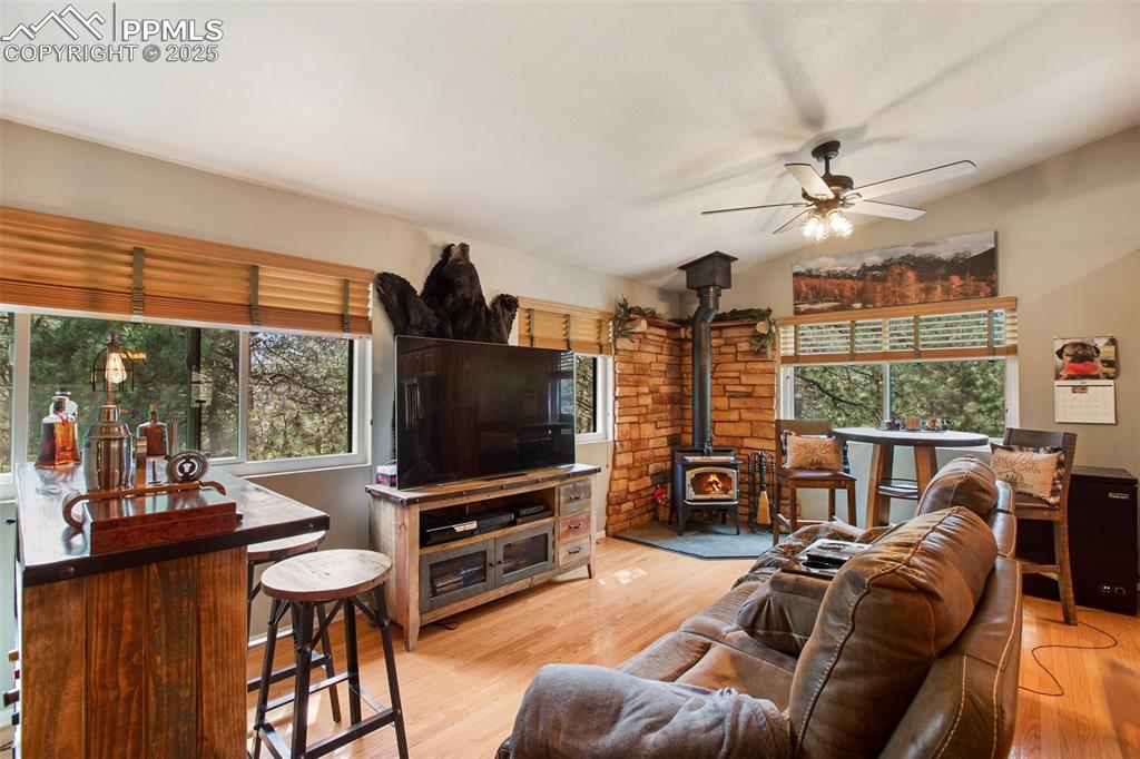 Image 15 of 32: Living Room