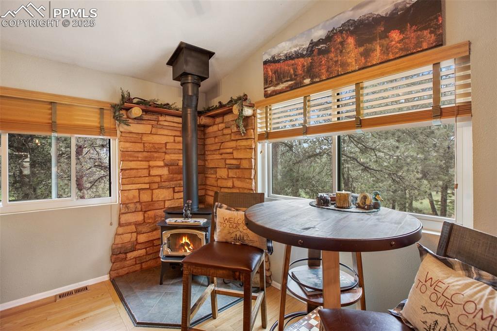 Image 17 of 32: Dining Area