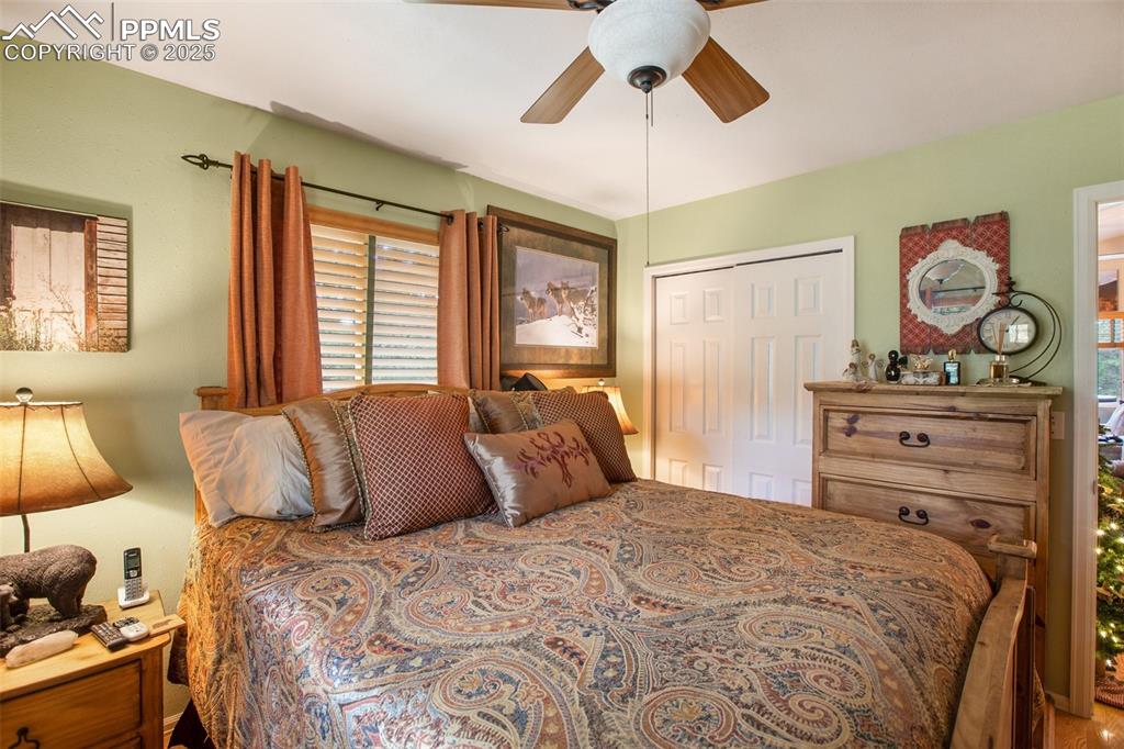 Image 20 of 32: Bedroom