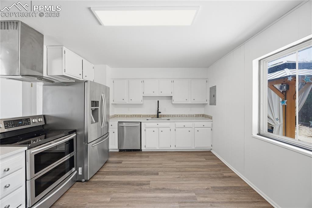 Image 10 of 33: Living Room