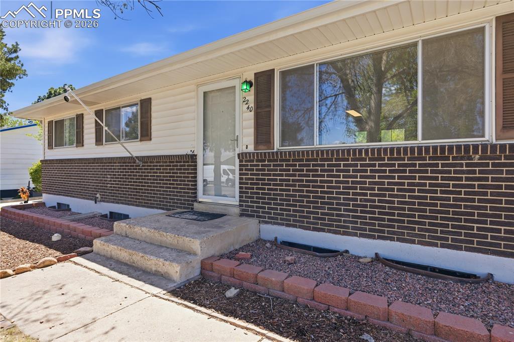 Image 15 of 33: Bedroom