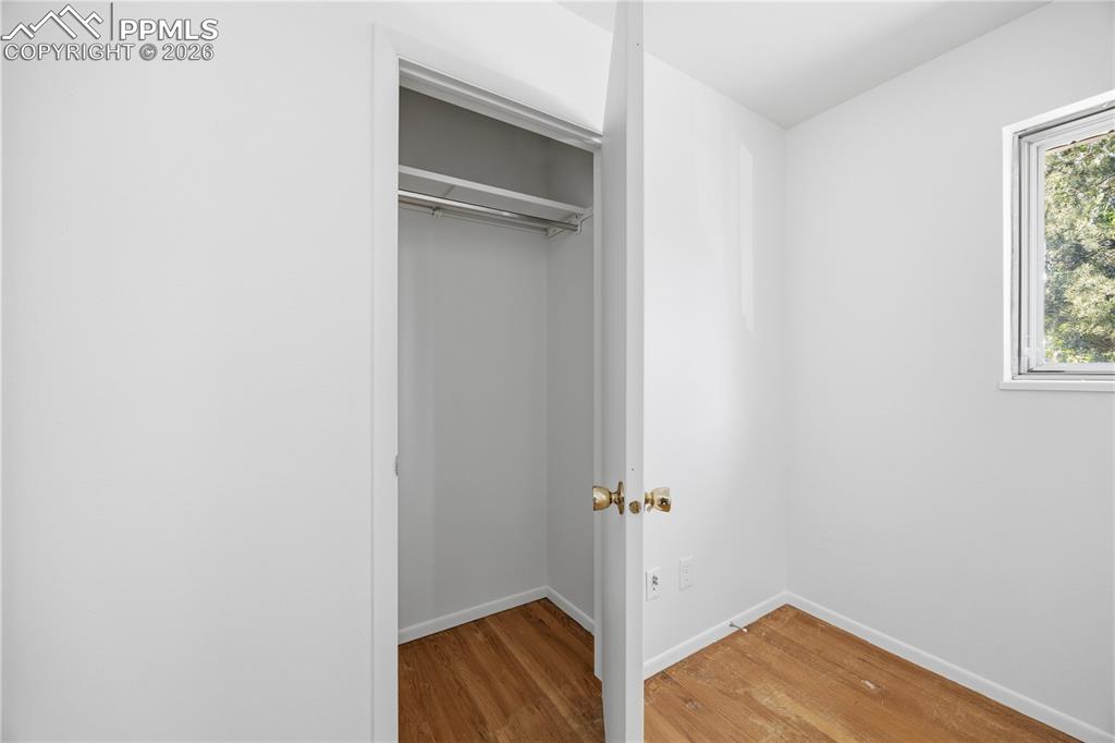 Image 20 of 33: Bedroom