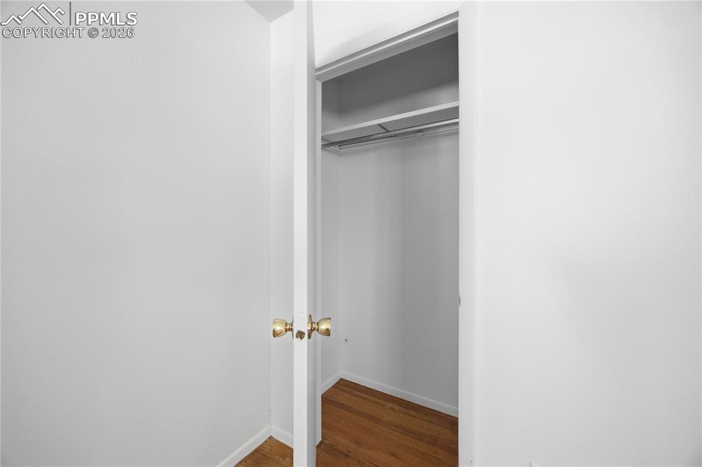 Image 21 of 33: Closet