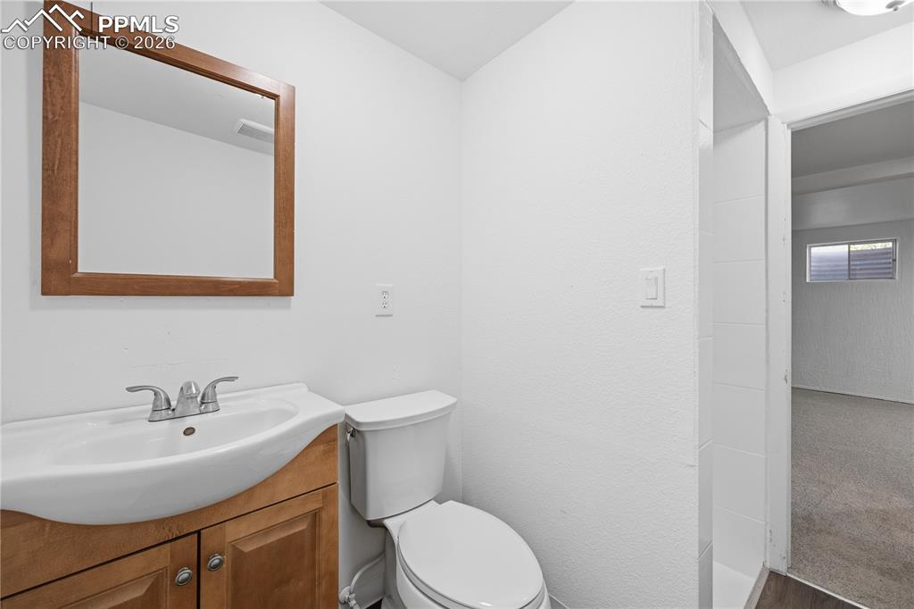 Image 24 of 33: Bathroom