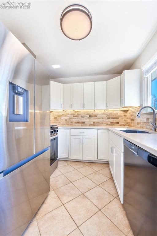 Image 11 of 50: Kitchen