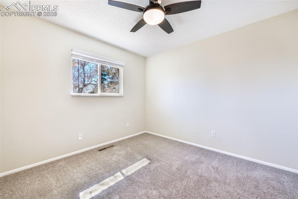 Image 15 of 50: Kitchen