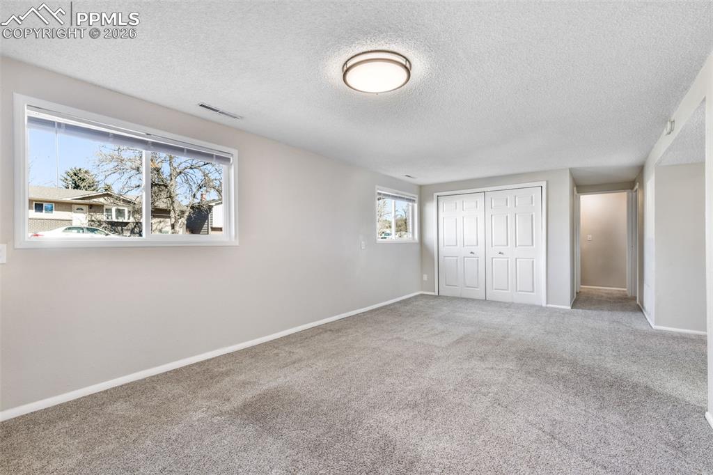 Image 22 of 50: Bedroom