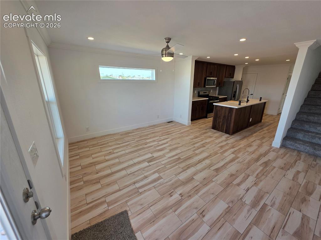 Image 3 of 9: Kitchen