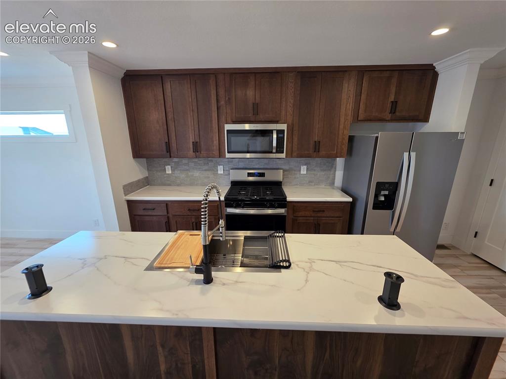 Image 5 of 9: Kitchen