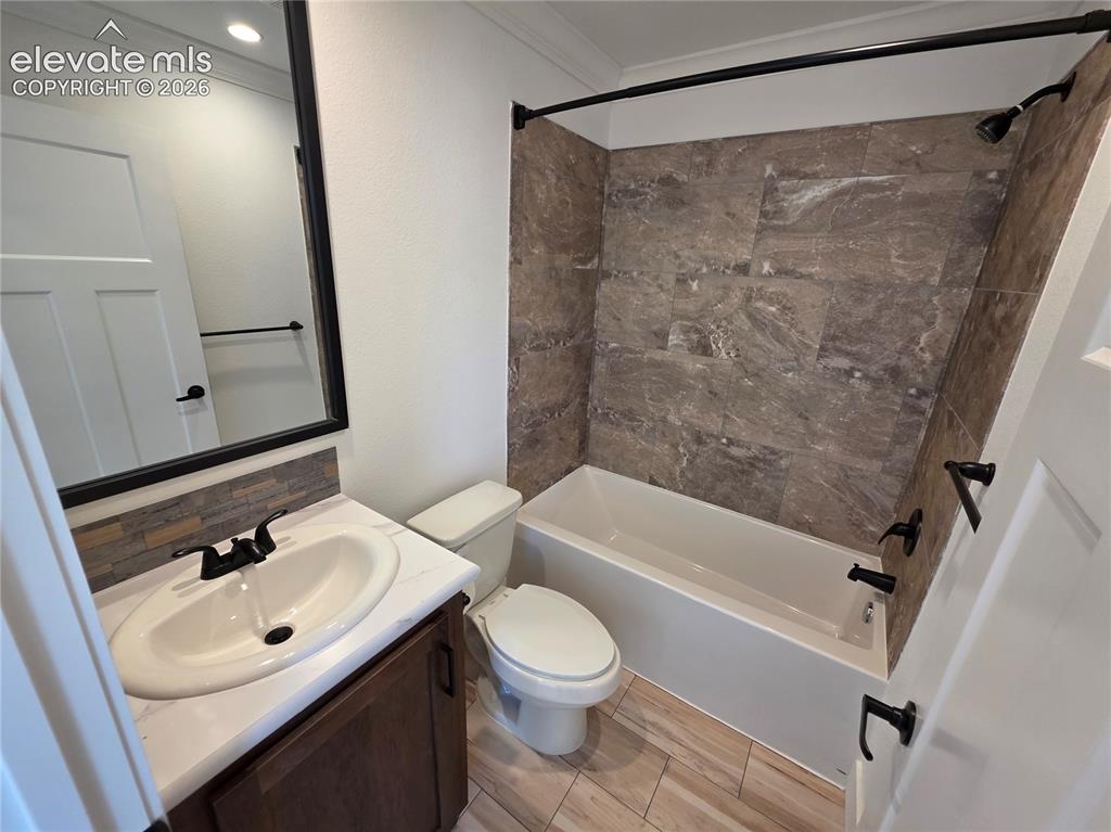 Image 6 of 9: Bathroom