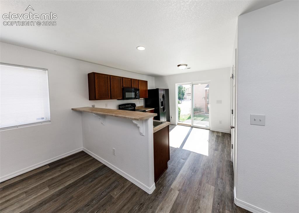 Image 11 of 42: Kitchen