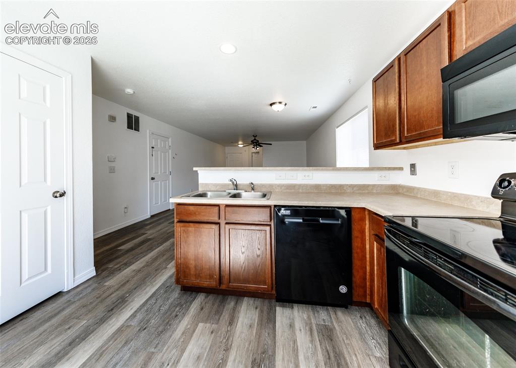 Image 13 of 42: Kitchen