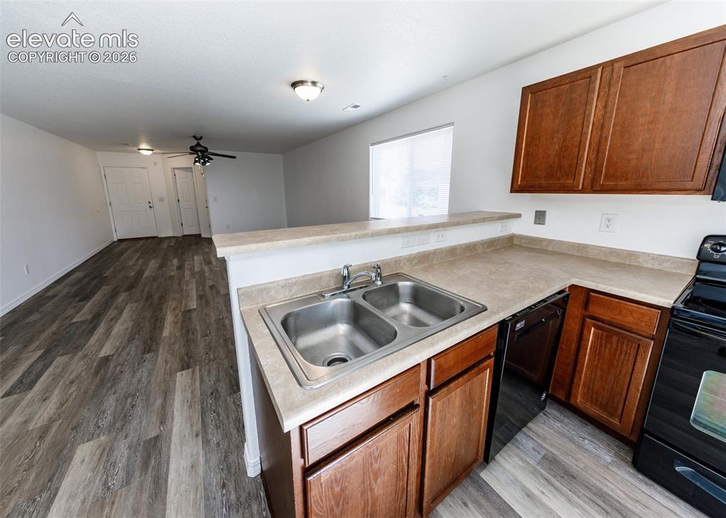Image 14 of 42: Kitchen