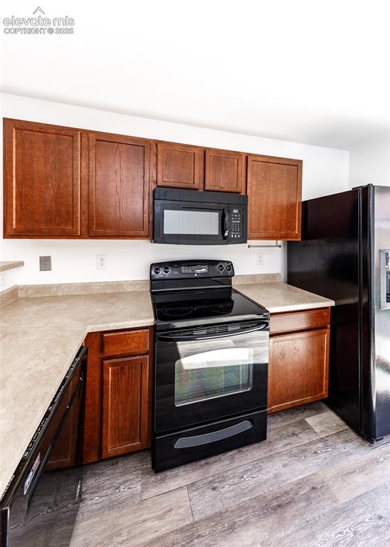 Image 15 of 42: Kitchen