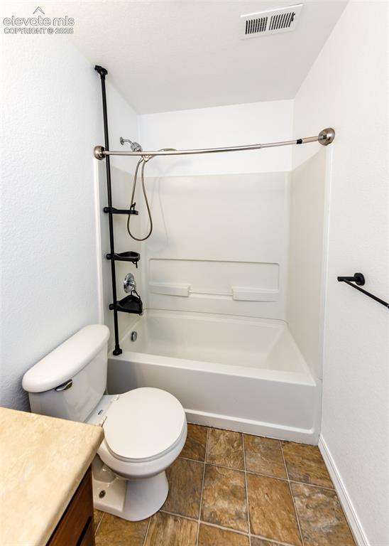 Image 35 of 42: Bathroom