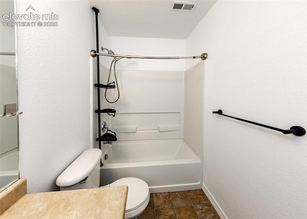 Image 36 of 42: Bathroom