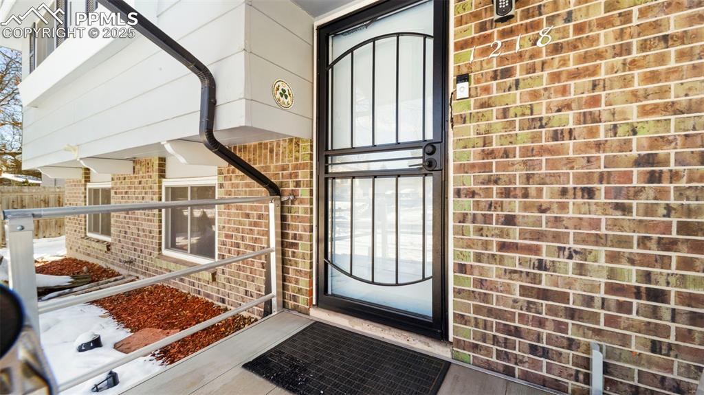 Image 6 of 27: Entry