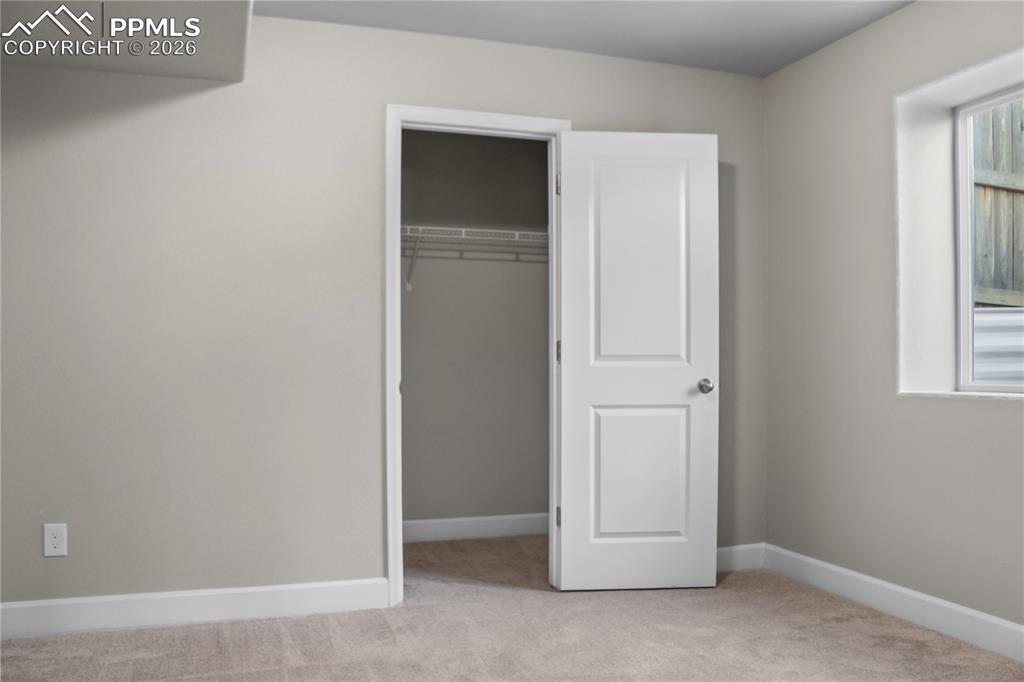 Image 18 of 23: Bedroom