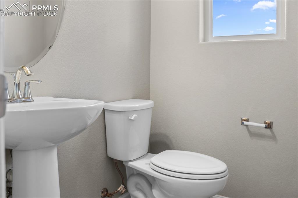 Image 20 of 23: Bathroom