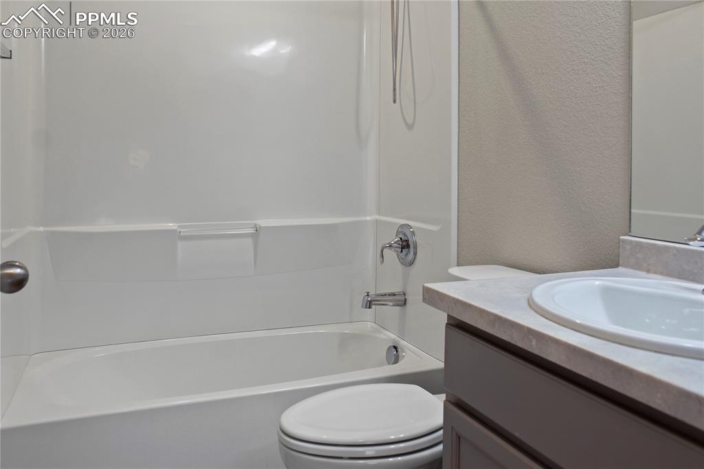 Image 21 of 23: Bathroom