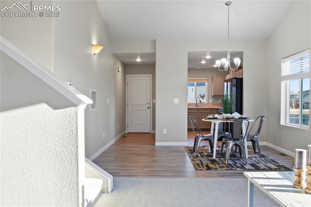 Image 6 of 23: Dining Area