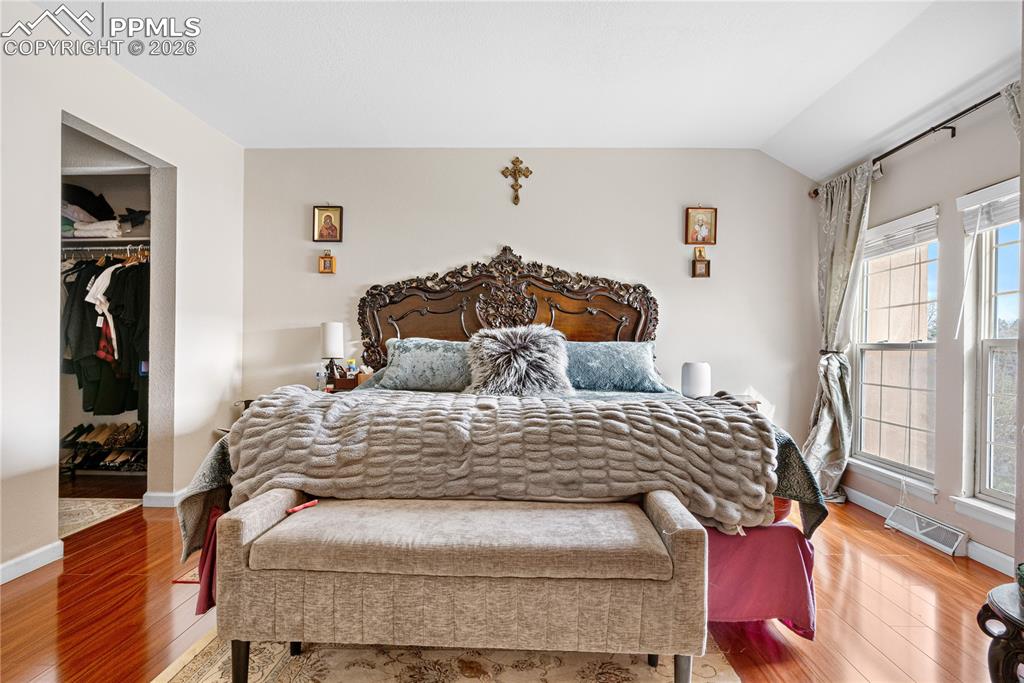 Image 15 of 37: Bedroom