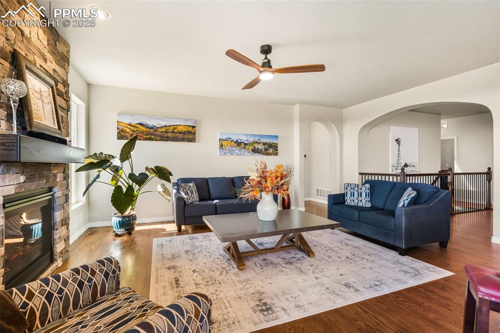 Image 15 of 47: Living Room