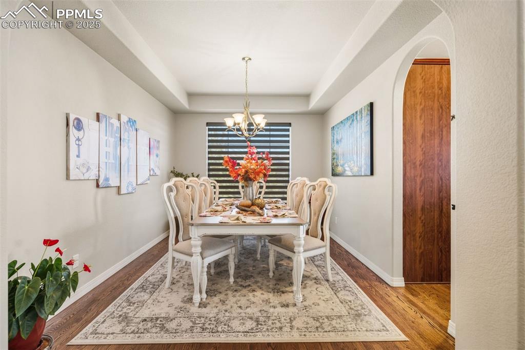 Image 16 of 47: Dining Area