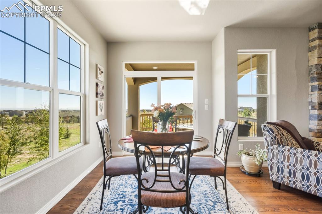 Image 17 of 47: Dining Area