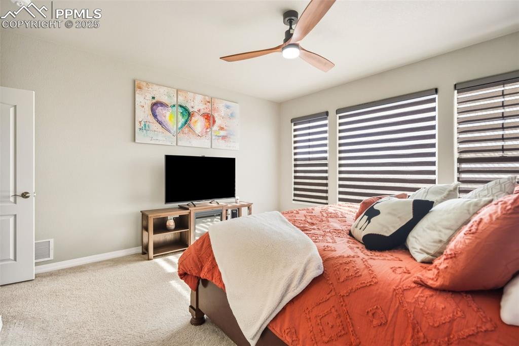 Image 26 of 47: Bedroom