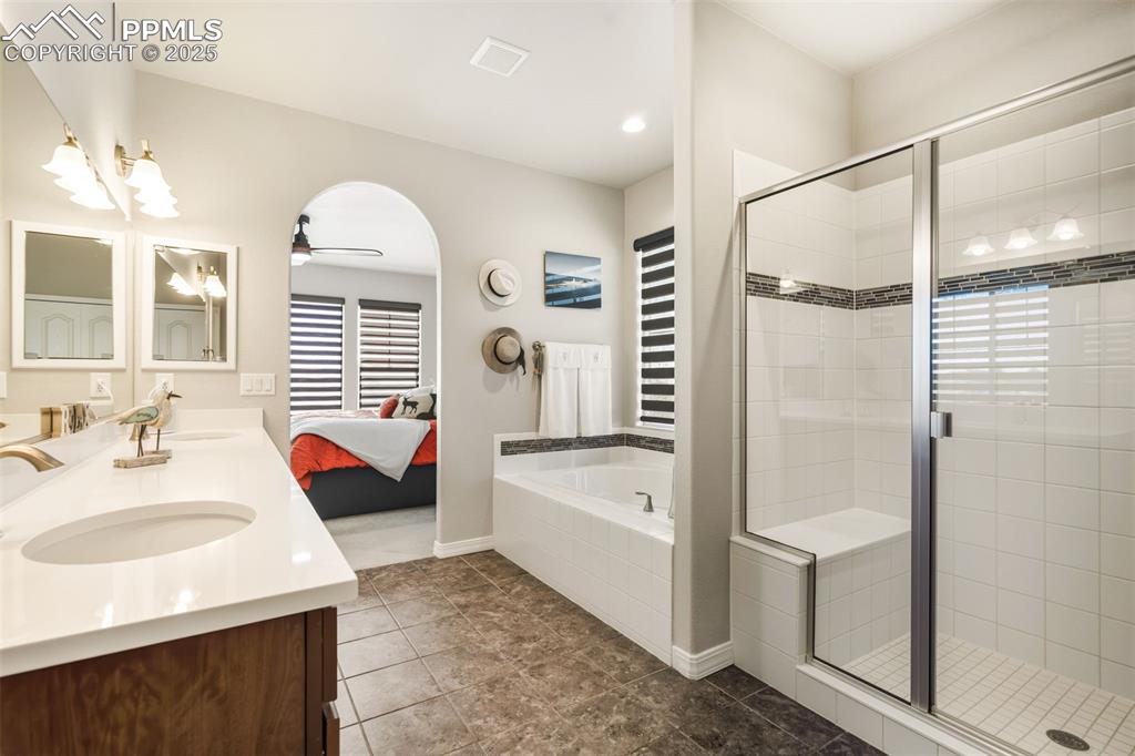 Image 29 of 47: Bathroom