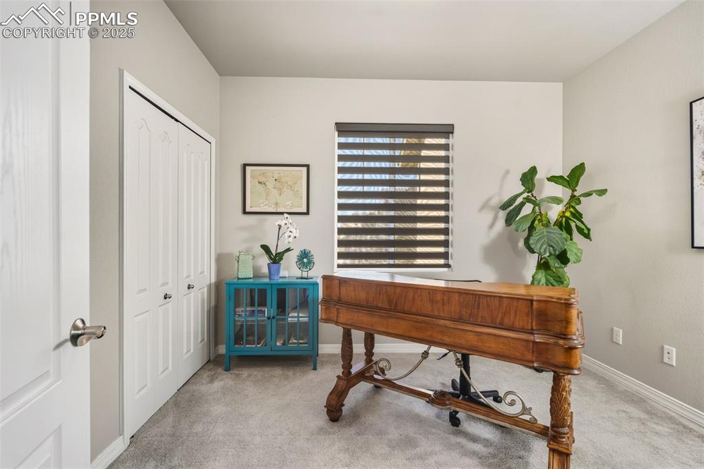 Image 31 of 47: Office