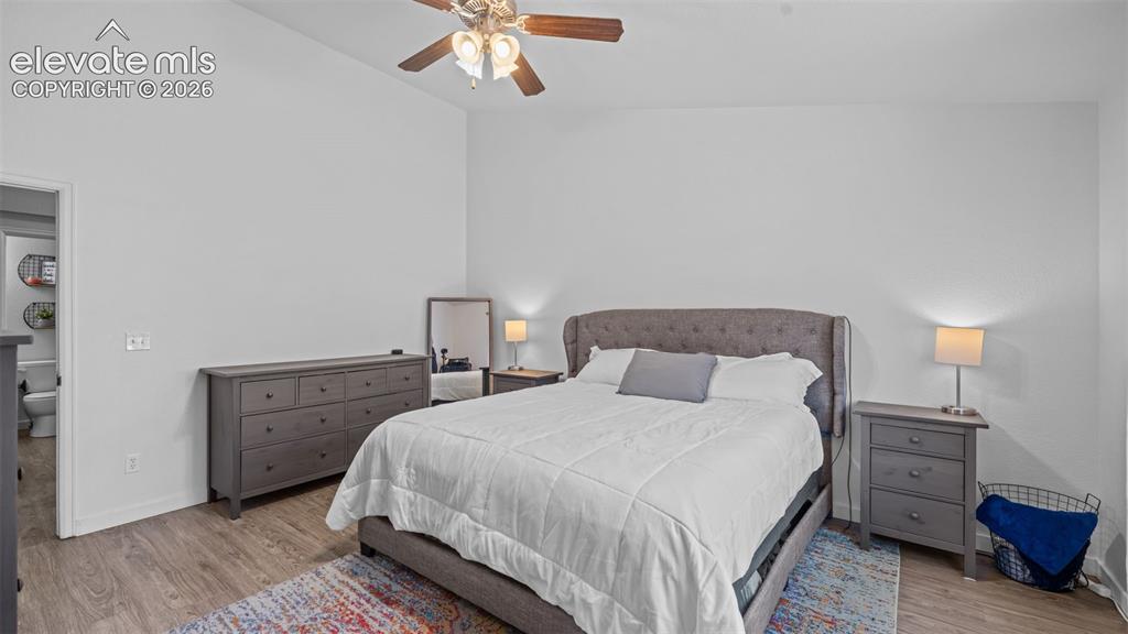 Image 16 of 49: Bedroom