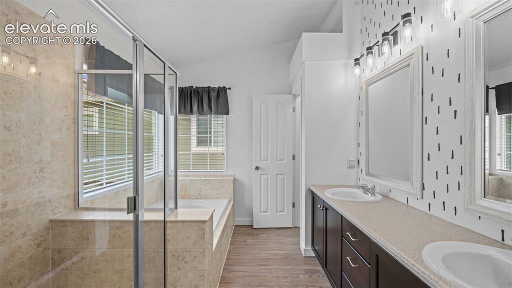 Image 18 of 49: Bathroom