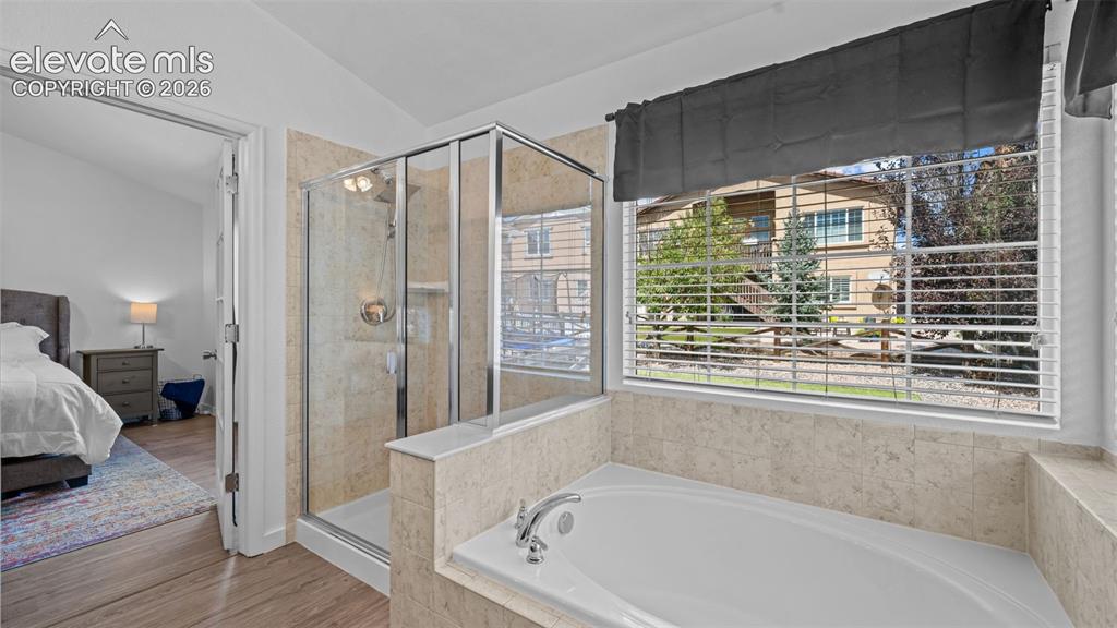 Image 20 of 49: Bathroom