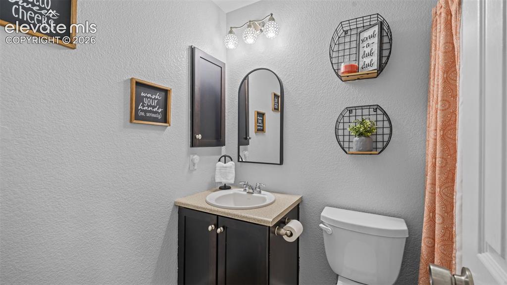 Image 22 of 49: Bathroom