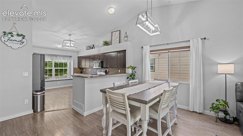 Image 6 of 49: Dining Area