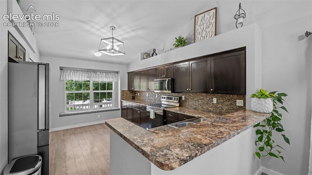 Image 7 of 49: Kitchen