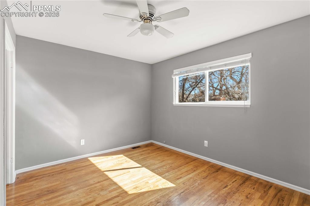 Image 24 of 42: Primary bedroom