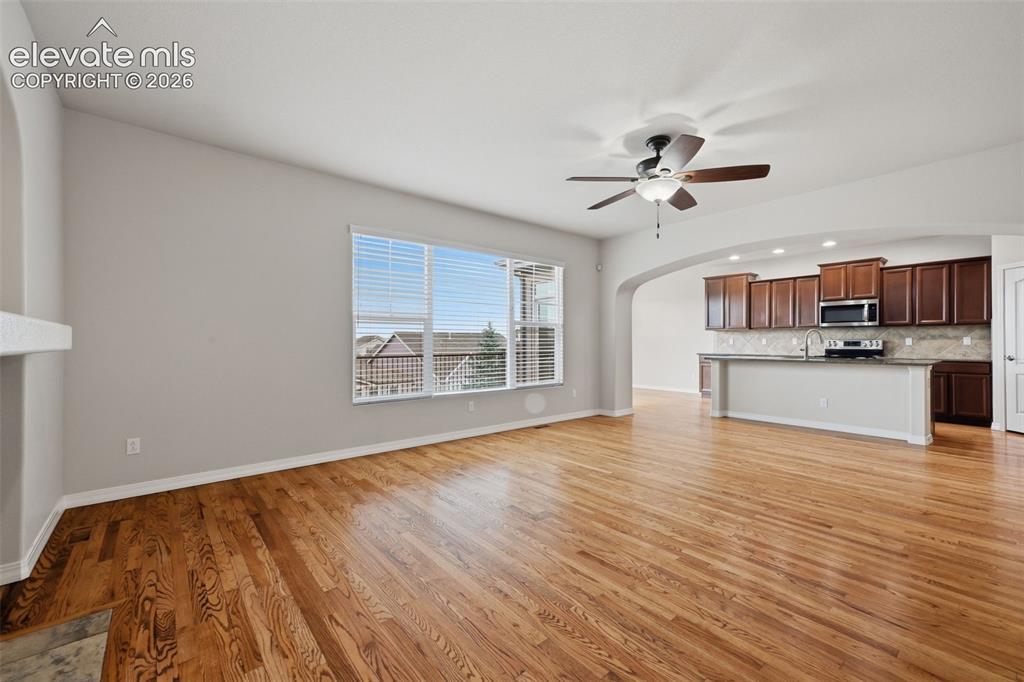 Image 18 of 50: Living Room