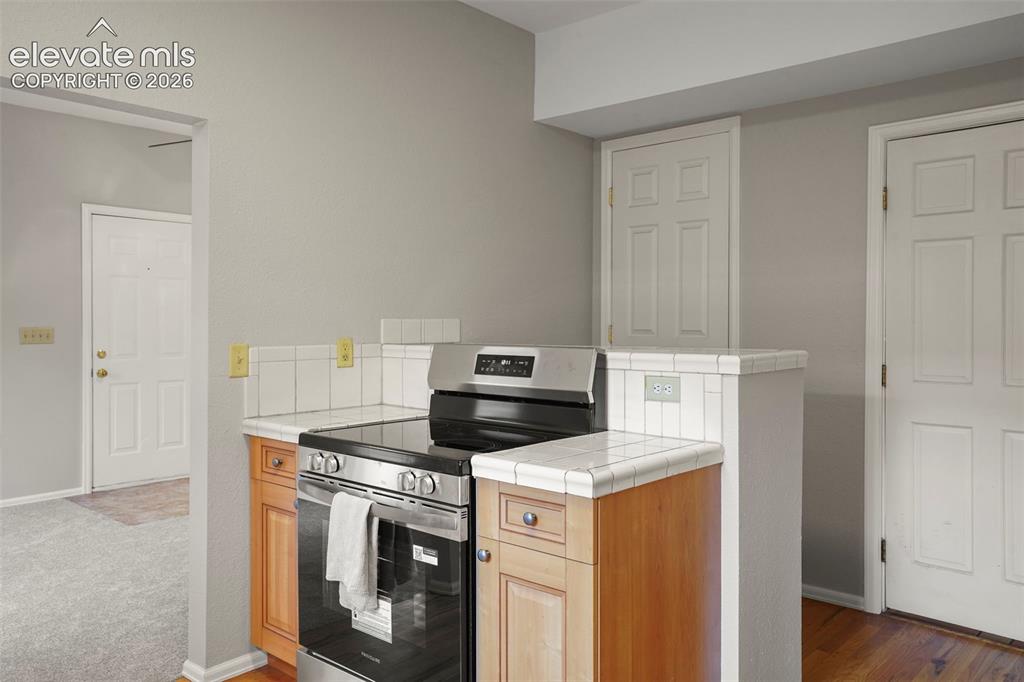 Image 10 of 29: Brand New (!) Electric Range 
