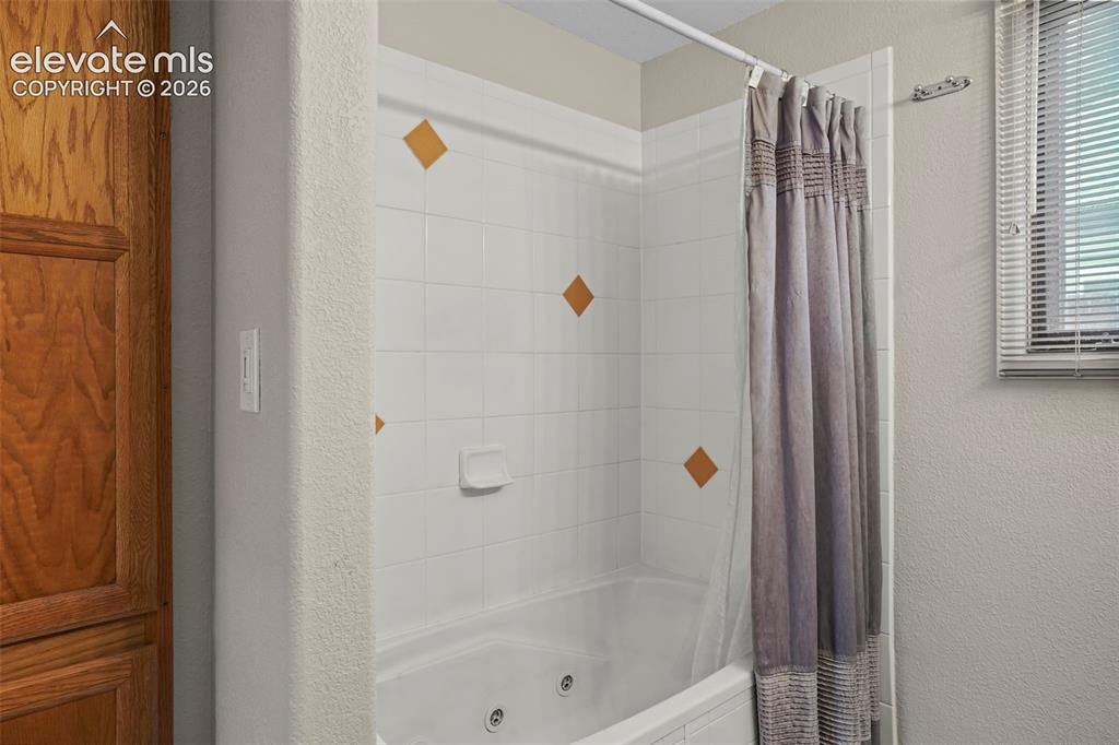 Image 18 of 29: Full Bath