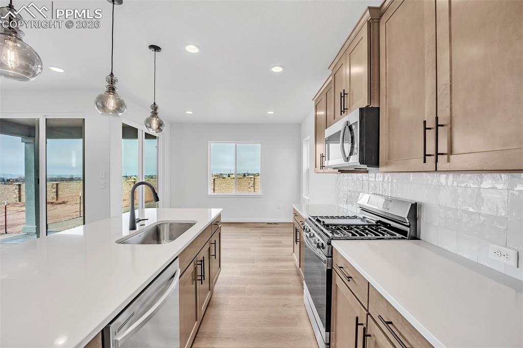 Image 11 of 50: Kitchen