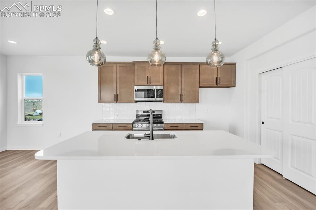 Image 15 of 50: Kitchen