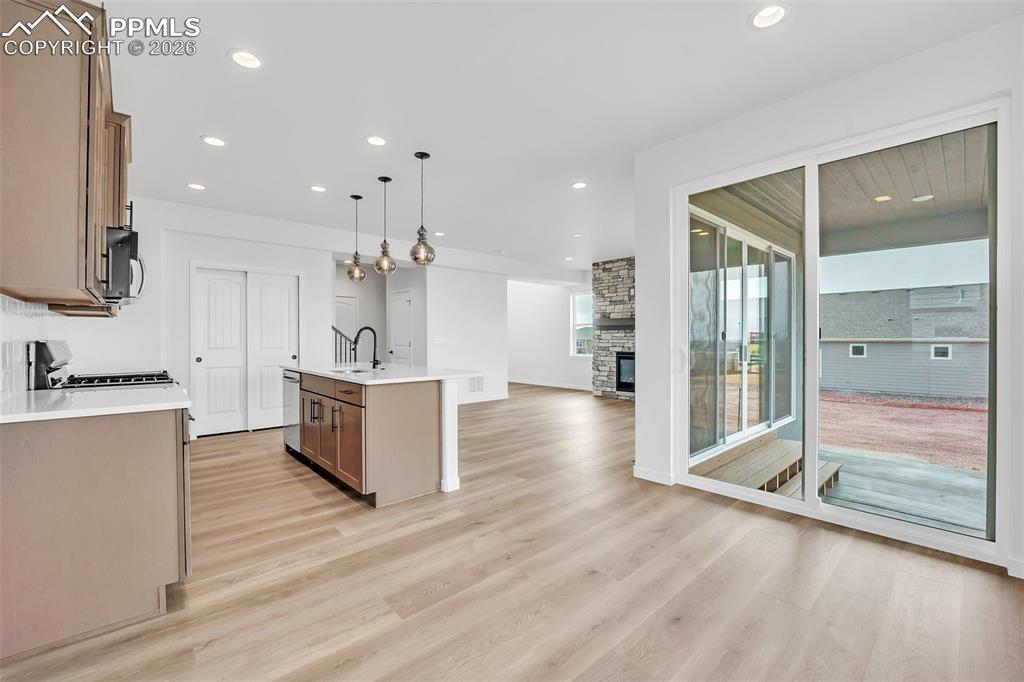 Image 17 of 50: Kitchen