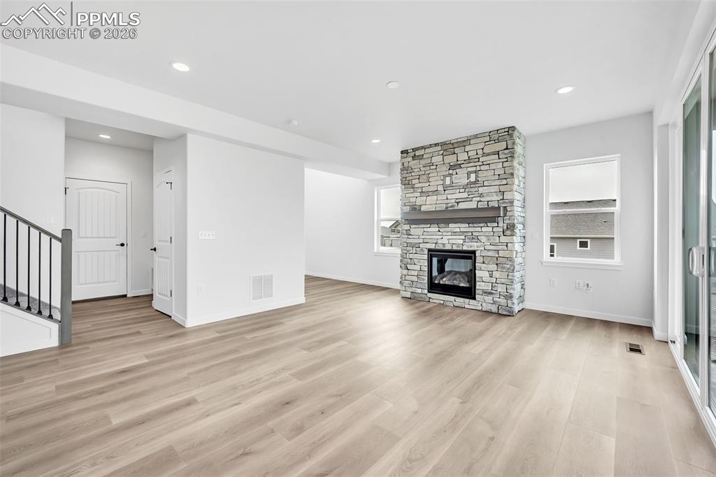 Image 18 of 50: Living Room