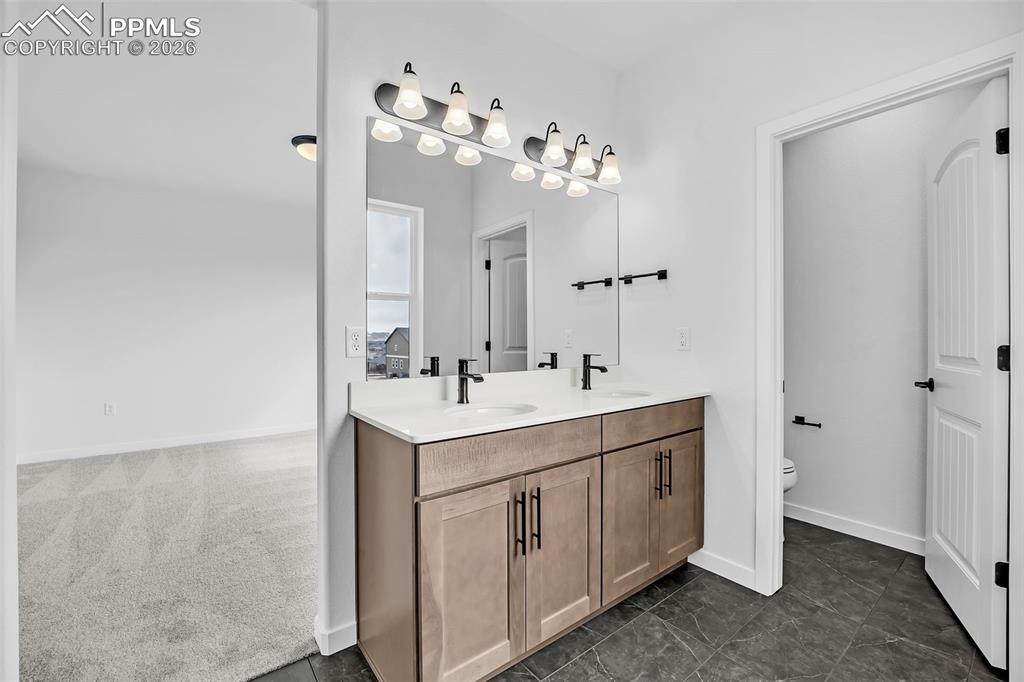 Image 27 of 50: Bathroom