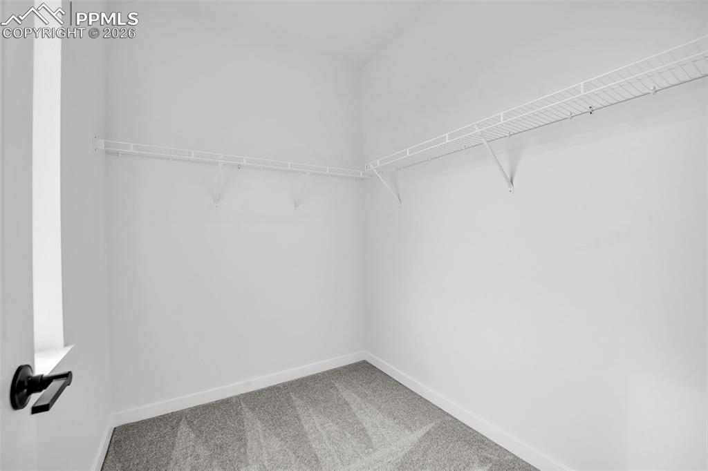 Image 29 of 50: Closet